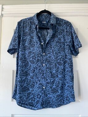 Trunks Shirt Size Medium